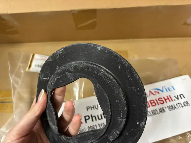 Mua Cao Su Đệm Lò Xo Giảm Xóc Trước Xe Mitsubishi Xpander Ởđâu? Giá Có Đắt Không?