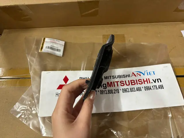 Dấu Hiệu Cần Thay Thế Cao Su Đệm Lò Xo Giảm Xóc Trước Xe Mitsubishi Xpander