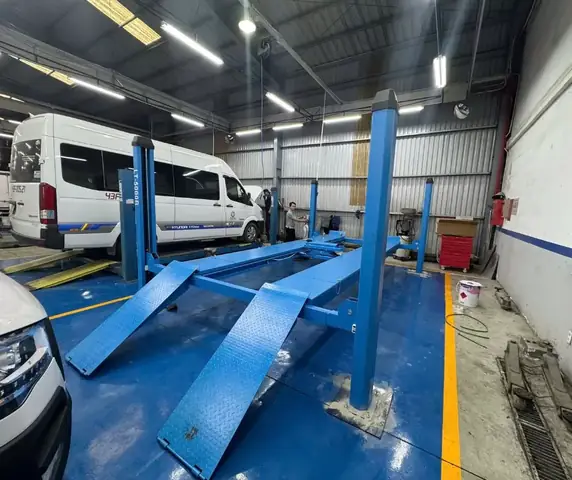 Cầu Nâng Ô Tô 4 Trụ Sức Nâng 5 Tấn Nhãn Hiệu Liberty Lt5000b