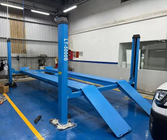 Cầu Nâng Ô Tô 4 Trụ Sức Nâng 5 Tấn Nhãn Hiệu Liberty Lt5000b
