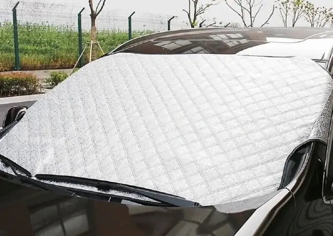 Dùng Tấm Chắn Nắng Kính Lái Ô Tô