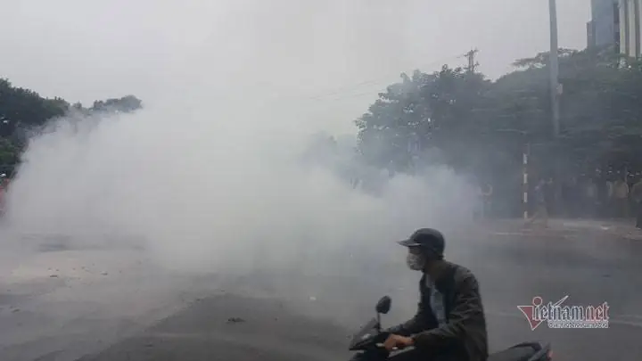 Xe Mercedes Chã¡y Rá»±c, Ngæ°á»i Phá»¥ Ná»¯ Bá» Cuá»n Vã O Gáº§m Tá»­ Vong