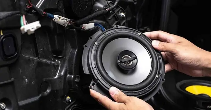 8. Nâng Cấp Âm Thanh Xe Hơi