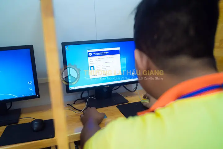 Chi Phí Khóa Học Nâng Bằng Lái Xe Ô Tô