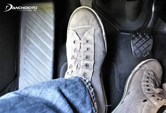 Điều Chỉnh Hành Trình Bàn Đạp Chân Côn