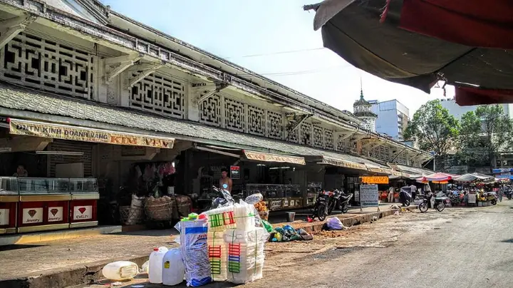 Lịch Sử Và Vị Trí Của Chợ Hòa Bình