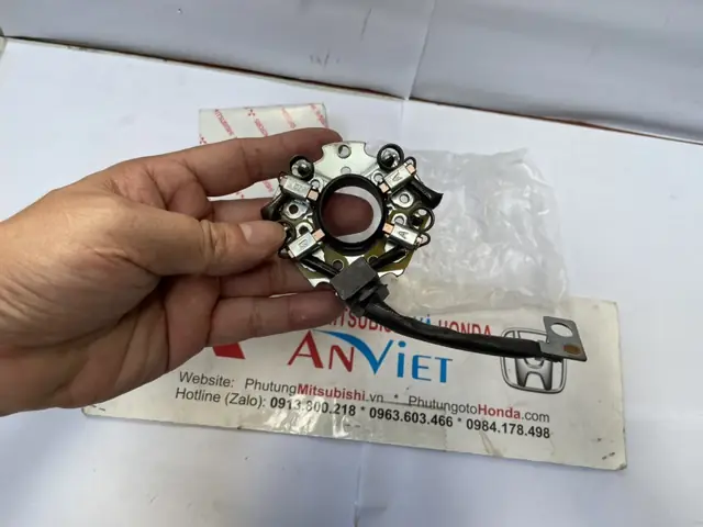 Quyền Lợi Của Khách Hàng Khi Mua Chổi Than Máy Đề Xe Pajero Tại Phụ Tùng Mitsubishi An Việt: