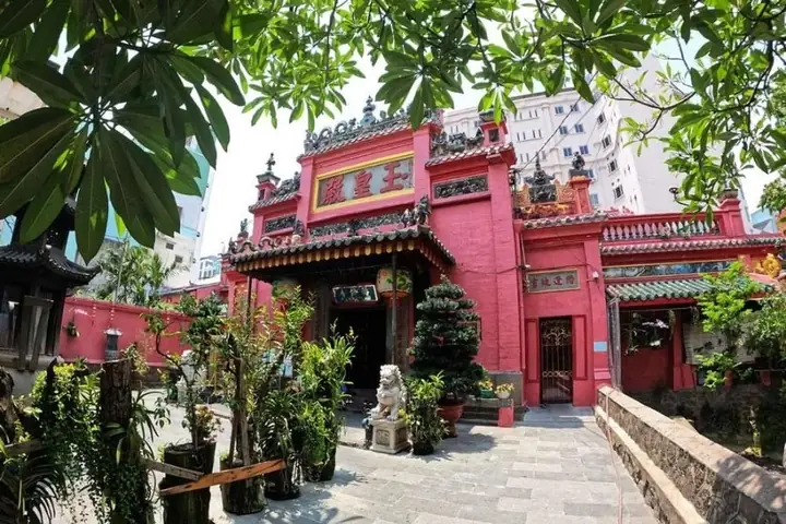 Chùa Ngọc Hoàng Có Gì Đặc Biệt? – Câu Chuyện Linh Thiêng Giữa Lòng Sài Gòn