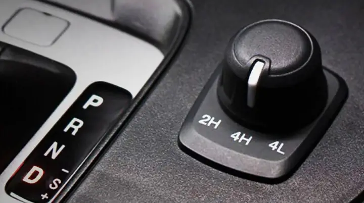 Chức Năng 2 Cầu Trên Xe Ô Tô Là Gì Và Hoạt Động Ra Sao?