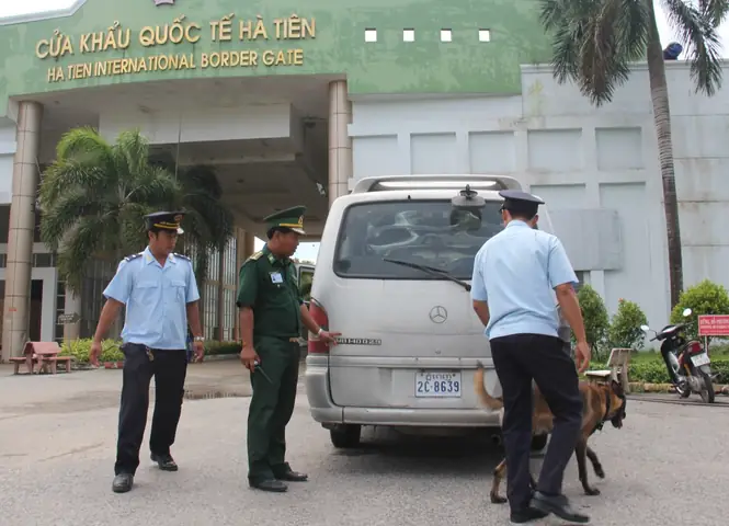 Hang Chuc Xe O To Campuchia Luu Hanh Trai Phep Tai Tp Ha Tien