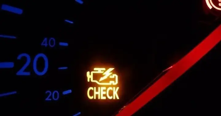 Khi Nào Hệ Thống Đèn Báo Lỗi Trên Xe Ô Tô Xuất Hiện?