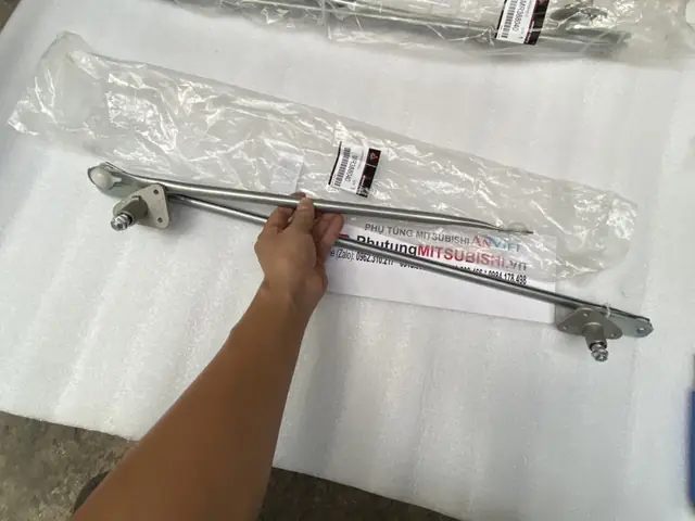 Một Số Lưu Ý Khi Chọn Mua Cơ Cấu Gạt Mưa Xe Mitsubishi Pajero Ngân Hàng Chở Tiền V73 V93 Hàngchính Hãng: