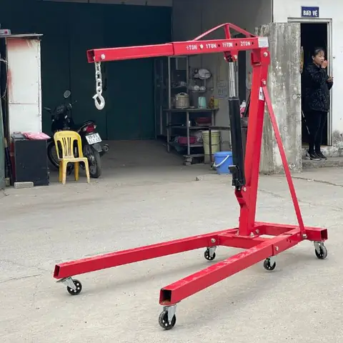 Cẩu Móc Động Cơ Là Thiết Bị Hỗ Trợ Nâng Hạ Máy Trong Gara Ô Tô