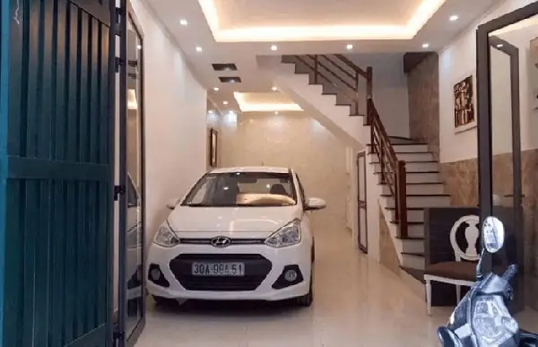 Có Nên Để Xe Ô Tô Trong Nhà Ống? Rủi Ro Và Giải Pháp An Toàn