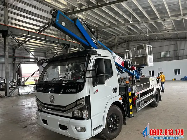 Con Người Nâng Xe Ô Tô