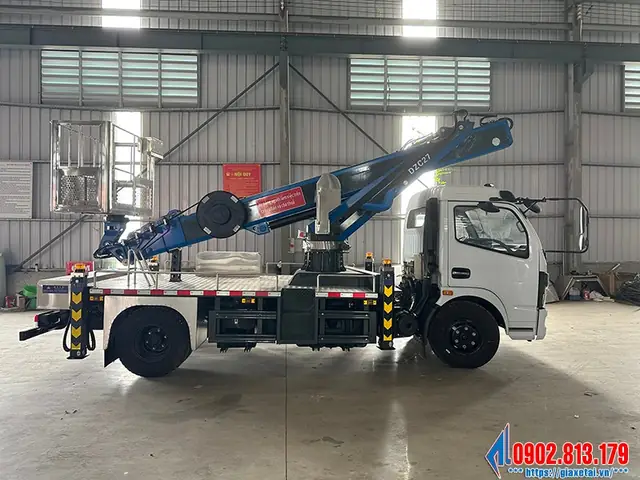 Con Người Nâng Xe Ô Tô