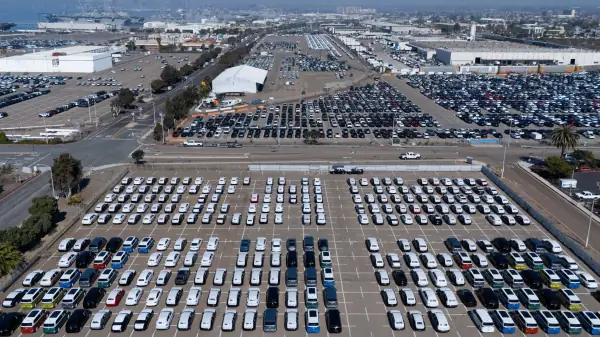 Quy Định Công An Giao Thông Nhập Xe Ô Tô Ra Sao?