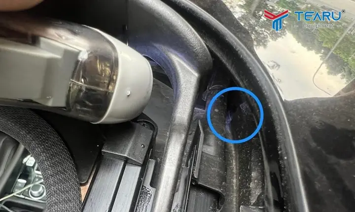 Tầm Quan Trọng Của Việc Thông Tắc Các Lỗ Thoát Nước Trên Ô Tô