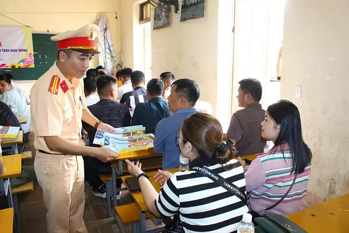 Siết Chặt Quản Lý Hoạt Động Vận Chuyển, Đưa Đón Học Sinh Bằng Xe Ô Tô Trên Địa Bàn Tỉnh Sơn La