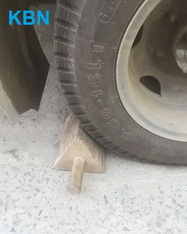 Cục Chèn Bánh Xe Bằng Gỗ