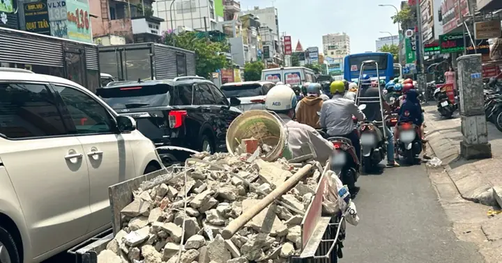 (lsvn) - Bộ Công An Trả Lời Công Dân Về Xử Phạt Người Điều Khiển Xe Ô Tô, Máy Kéo Và Các Loại Xe Tương Tự Xe Ô Tô Vi Phạm Quy Định Về Bảo Vệ Môi Trường Khi Tham Gia Giao Thông.