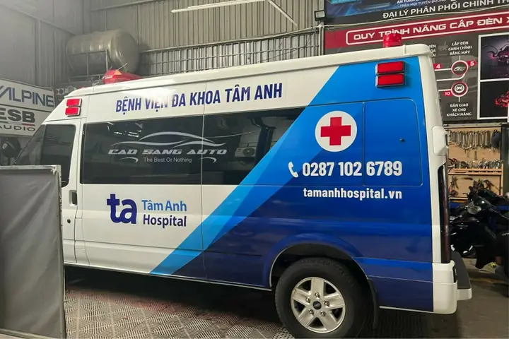 1. Kinh Nghiệm Dán Quảng Cáo Trên Xe Ô Tô Dòng Xe 16 Chỗ An Toàn, Nhanh Chóng?