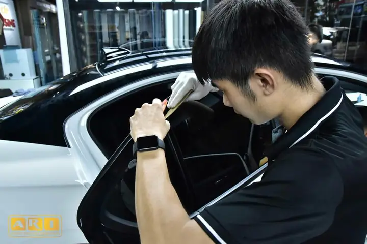 Dán Nóc Đen Xe Kia Morning? Ưu Điểm Khi Dán Nóc Đen