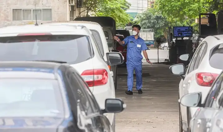 Dán Decal Xe Có Đăng Kiểm Được Không?