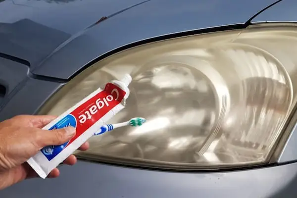 Phục Hồi Đèn Xe Ô Tô Bằng Kem Đánh Răng