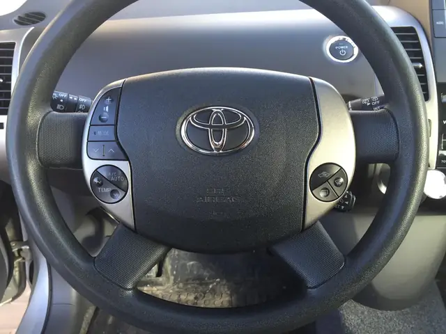 R/prius - Điều Khiển Điều Hòa Từ Vô Lăng Rất Tiện Lợi