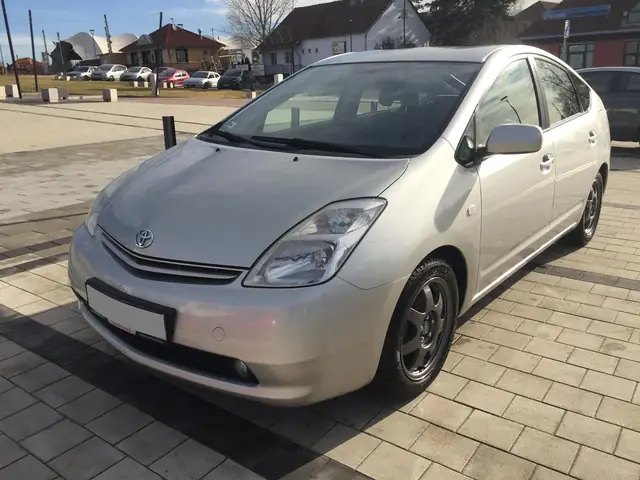 R/prius - Nhìn Không Giống Xe 16 Năm Tuổi Chút Nào. Lúc Mới Dắt Về Nhà, Hàng Xóm Còn Hỏi Xem Có Phải Xe Mới Không Nữa