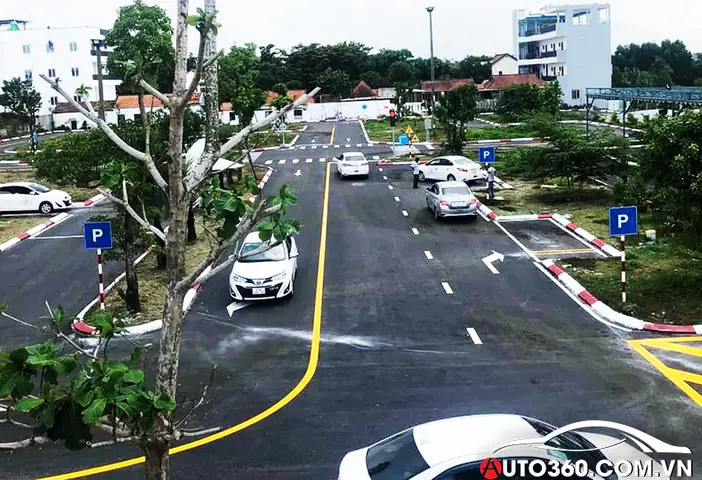 Lái Ô Tô 7 Chỗ Thì Thi Bằng Gì