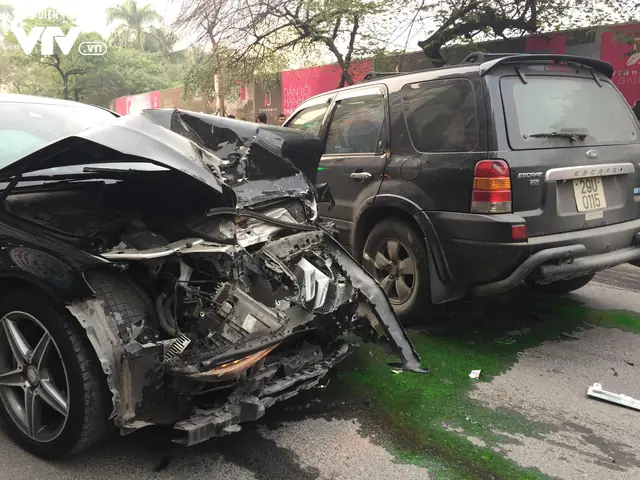 Xe Điên Đâm Liên Hoàn Trên Phố Ngọc Khánh, 1 Người Thiệt Mạng - Ảnh 3.