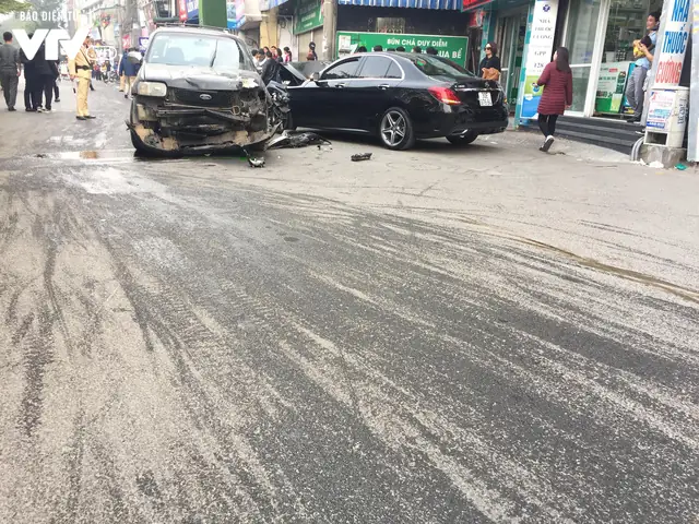 Xe Điên Đâm Liên Hoàn Trên Phố Ngọc Khánh, 1 Người Thiệt Mạng - Ảnh 2.