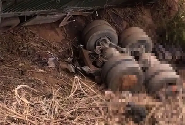 Vụ Tai Nạn Đã Khiến Lái Xe Ô-tô Đầu Kéo Tử Vong Tại Chỗ. (ảnh: Người Dân Cung Cấp)