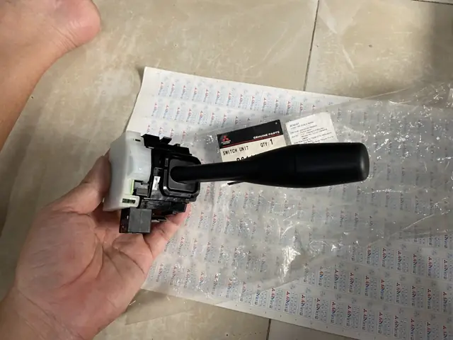 Một Số Lưu Ý Khi Chọn Mua Công Tắc Đèn Xi Nhan Pha Cốt Xe Mitsubishi Grandis Hàngchính Hãng: Một Số Lưu Ý Khi Chọn Mua Công Tắc Đèn Xi Nhan Pha Cốt Xe Mitsubishi Grandis Hàngchính Hãng: