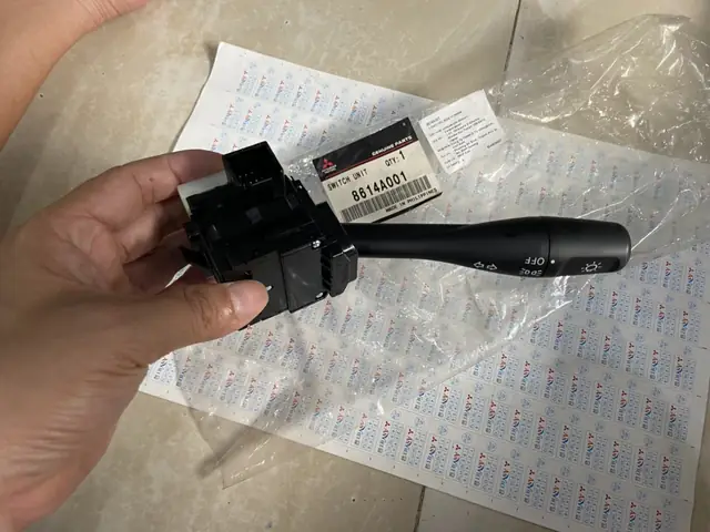 Công Tắc Đèn Xi Nhan Pha Cốt Xe Mitsubishi Grandis Công Tắc Đèn Xi Nhan Pha Cốt Xe Mitsubishi Grandis