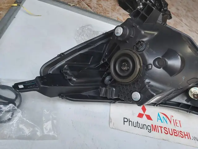 Đèn Pha Bên Phụ Xe Mitsubishi Attrage Tháo Xe