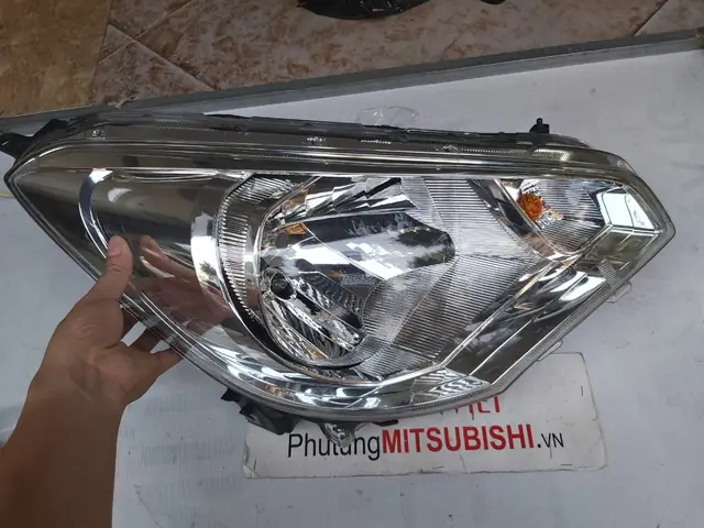 Đèn Pha Bên Lái Xe Mitsubishi Attrage Tháo Xe
