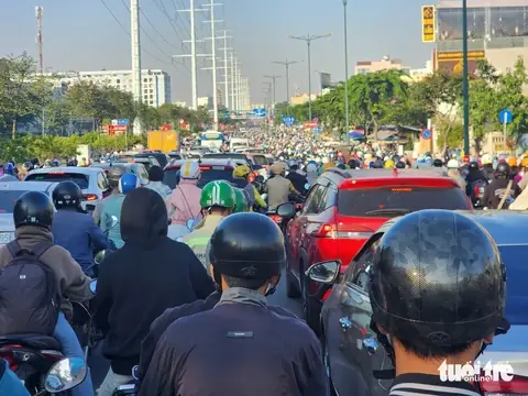 Top 5 Địa Chỉ Lắp Đặt Đèn Xe Ô Tô Cầu Diễn Đáng Tin Cậy