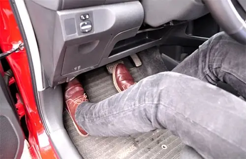 Giay Cao Got Lai Xe O To Nguy Co Gay Tai Nan Giao Thong Lon