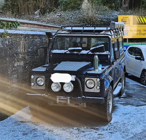 Đi Xe Máy Muốn Xin Vượt Ô Tô: Vượt Sao Cho Đúng Luật?