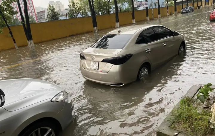 Giữ Khoảng Cách Với Xe Phía Trước, Càng Xa Càng Tốt