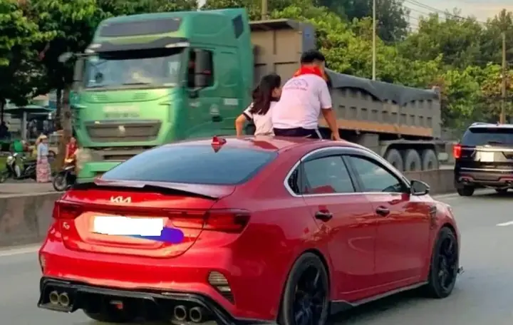 Sử Dụng Cửa Sổ Trời Vô Tội Vạ