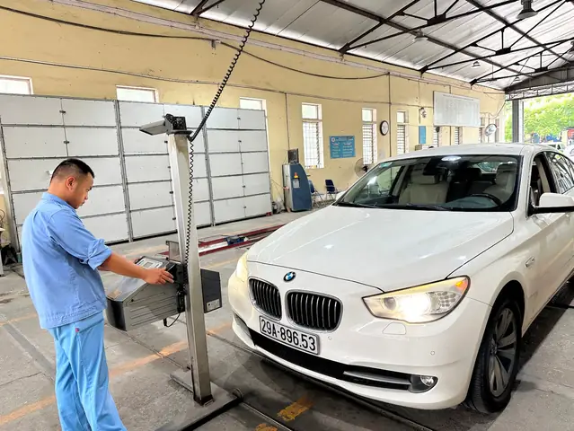 Tiếp Sau Đó, Xe Được Đưa Vào Dây Chuyển Kiểm Tra Để Máy Móc Kiểm Tra Các Chi Tiết Kỹ Thuật, Trong Đó Có Đèn, Hệ Thống Điện, Phanh An Toàn... Tiếp Sau Đó, Xe Được Đưa Vào Dây Chuyển Kiểm Tra Để Máy Móc Kiểm Tra Các Chi Tiết Kỹ Thuật, Trong Đó Có Đèn, Hệ Thống Điện, Phanh An Toàn...