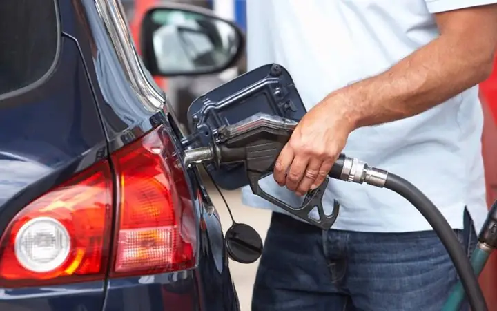 Có Cần Thiết Phải Tắt Máy Ô Tô Khi Đổ Xăng ?