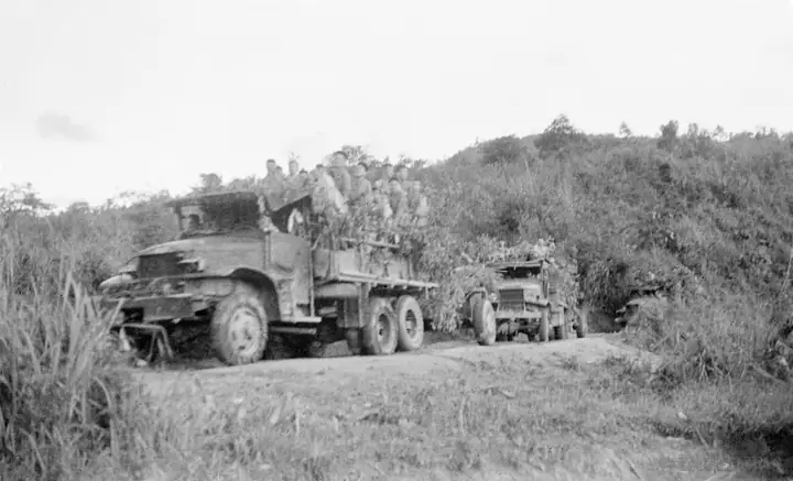 Đoàn Xe Ô Tô Vuot Đèo