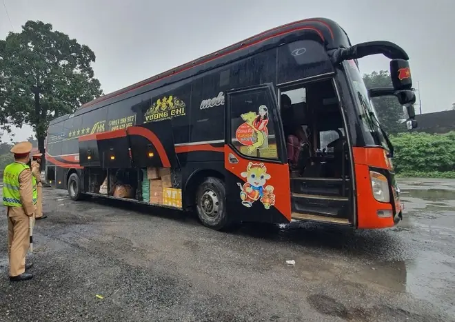 Đóng Giường Trên Xe Ô Tô