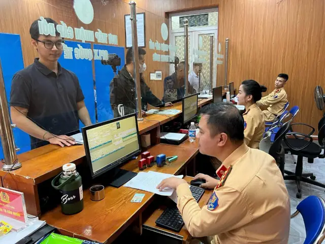 (lsvn) - Theo Thông Tin Từ Cục Cảnh Sát Giao Thông (csgt), Thực Hiện Chỉ Đạo Của Bộ Công An, Lực Lượng Csgt Toàn Quốc Đang Triển Khai Rà Soát, Chuẩn Hóa Dữ Liệu Phương Tiện Và Giấy Phép Lái Xe, Nhằm Kết Nối Đồng Bộ Với Cơ Sở Dữ Liệu Dân Cư Quốc Gia.