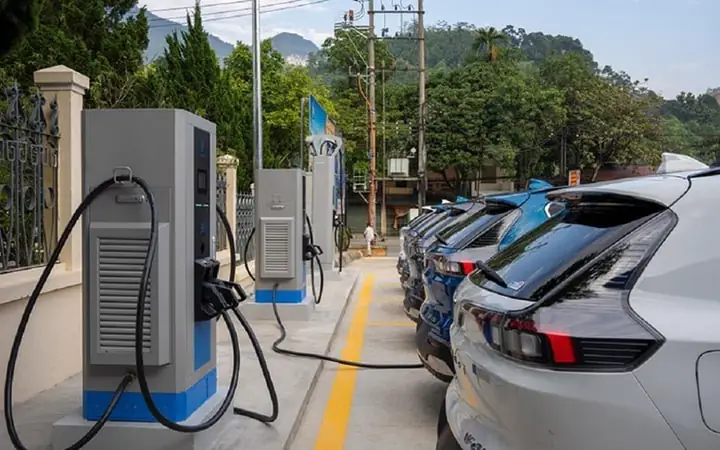 Ô Tô Điện Chạy Pin Tiếp Tục Được Miễn Lệ Phí Trước Bạ Đến 28/2/2027